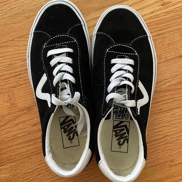 Black and white vans - Picture 2 of 5